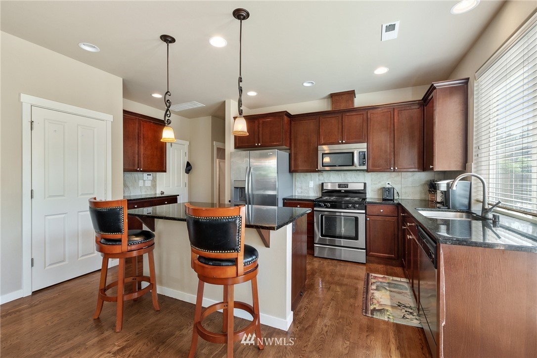 4803 Northeast 3rd Place Renton, WA 98059 - Photo 8 of 32