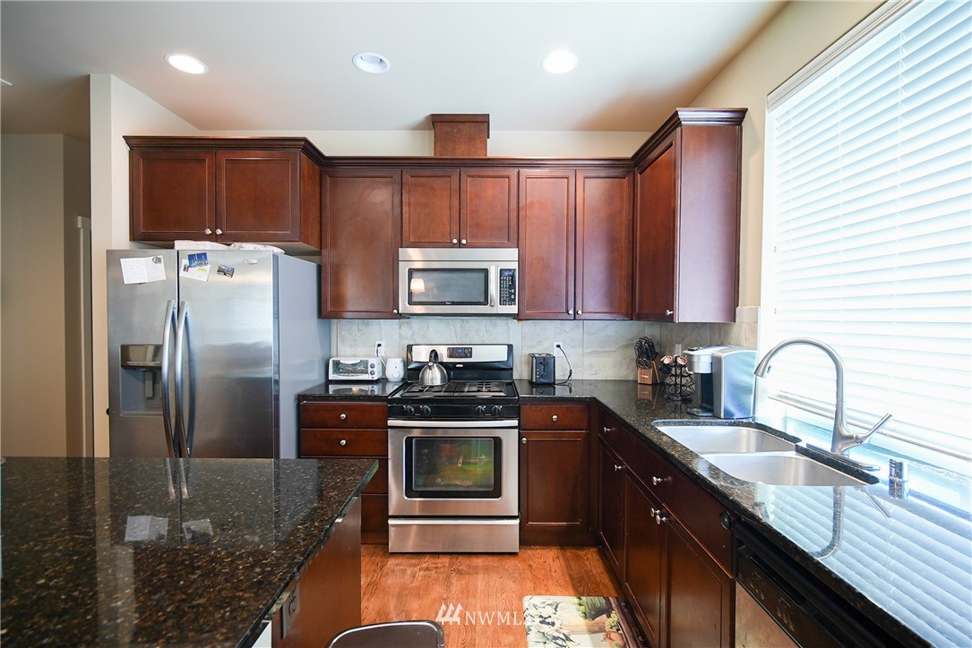 4803 Northeast 3rd Place Renton, WA 98059 - Photo 9 of 32