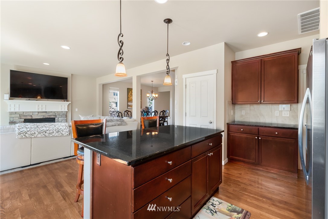4803 Northeast 3rd Place Renton, WA 98059 - Photo 10 of 32