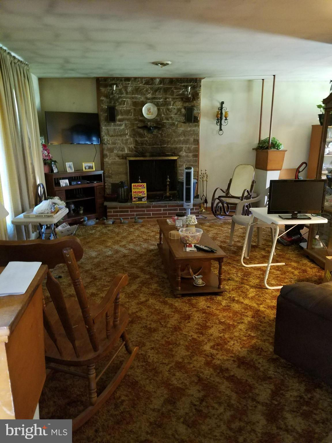 2117 Maple Road Baltimore, MD 21219 - Photo 3 of 21 Living Room