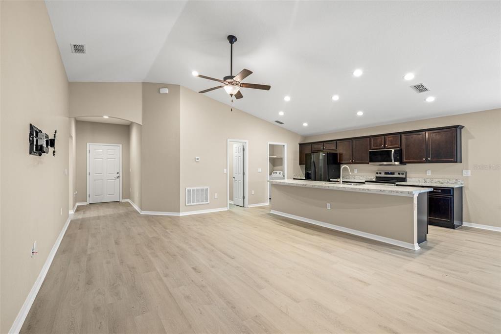 3878 White Ibis Road Lakeland, FL 33811 - Photo 4 of 21 a view of kitchen with sink microwave and refrigerator