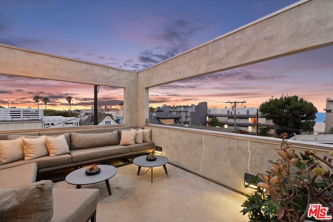 24 Eastwind Street, Unit 2 Marina del Rey, CA 90292 - Photo 31 of 46