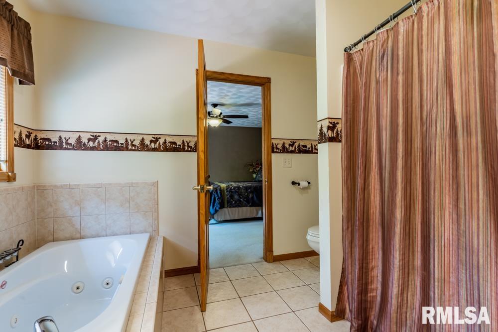 11437 Fuelberth Road Pekin, IL 61554 - Photo 17 of 36 Gallery Image 17