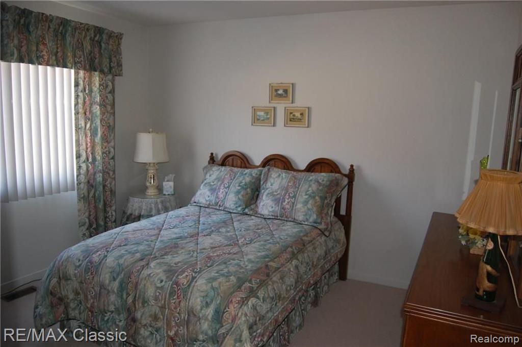 669 Camden Court Rochester Hills, MI 48307 - Photo 12 of 19