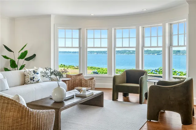 $4,125,000 | 17 Ferolbink Way, Little Compton, RI 02837