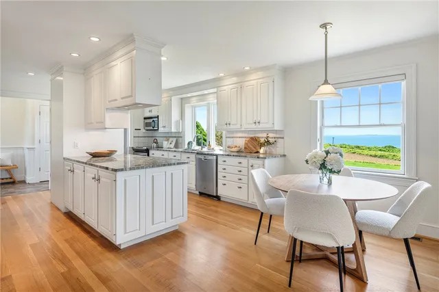 $4,125,000 | 17 Ferolbink Way, Little Compton, RI 02837