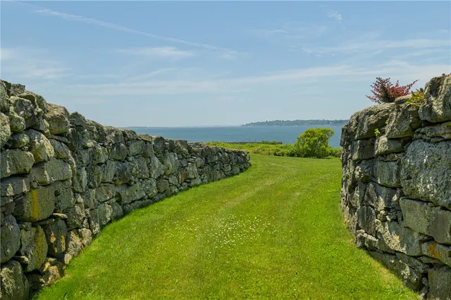 $4,125,000 | 17 Ferolbink Way, Little Compton, RI 02837