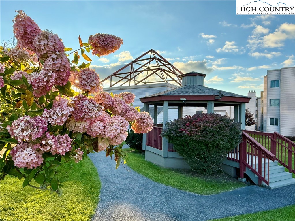 301 Pinnacle Inn Road, Unit 2201 Beech Mountain, NC 28604 - Photo 1 of 40