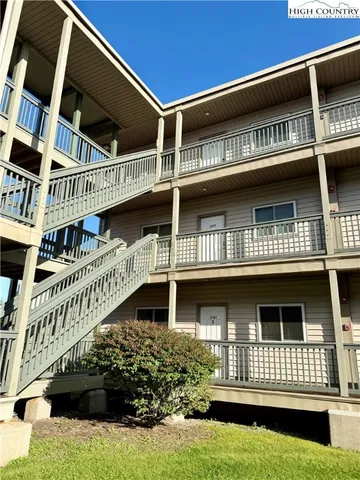 $194,900 | 301 Pinnacle Inn Road, Unit 2201, Beech Mountain, NC 28604