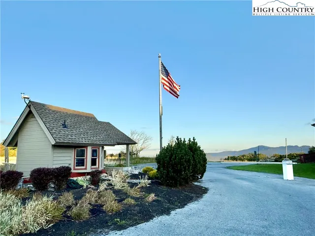 $194,900 | 301 Pinnacle Inn Road, Unit 2201, Beech Mountain, NC 28604