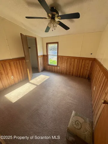 a view of livingroom with furniture