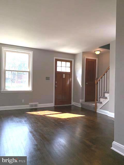 8427 Water Oak Road Baltimore, MD 21234 - Photo 3 of 25 Living Room