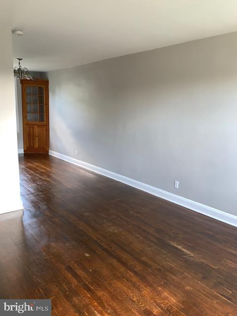 8427 Water Oak Road Baltimore, MD 21234 - Photo 4 of 25 Living Room/Dining Room