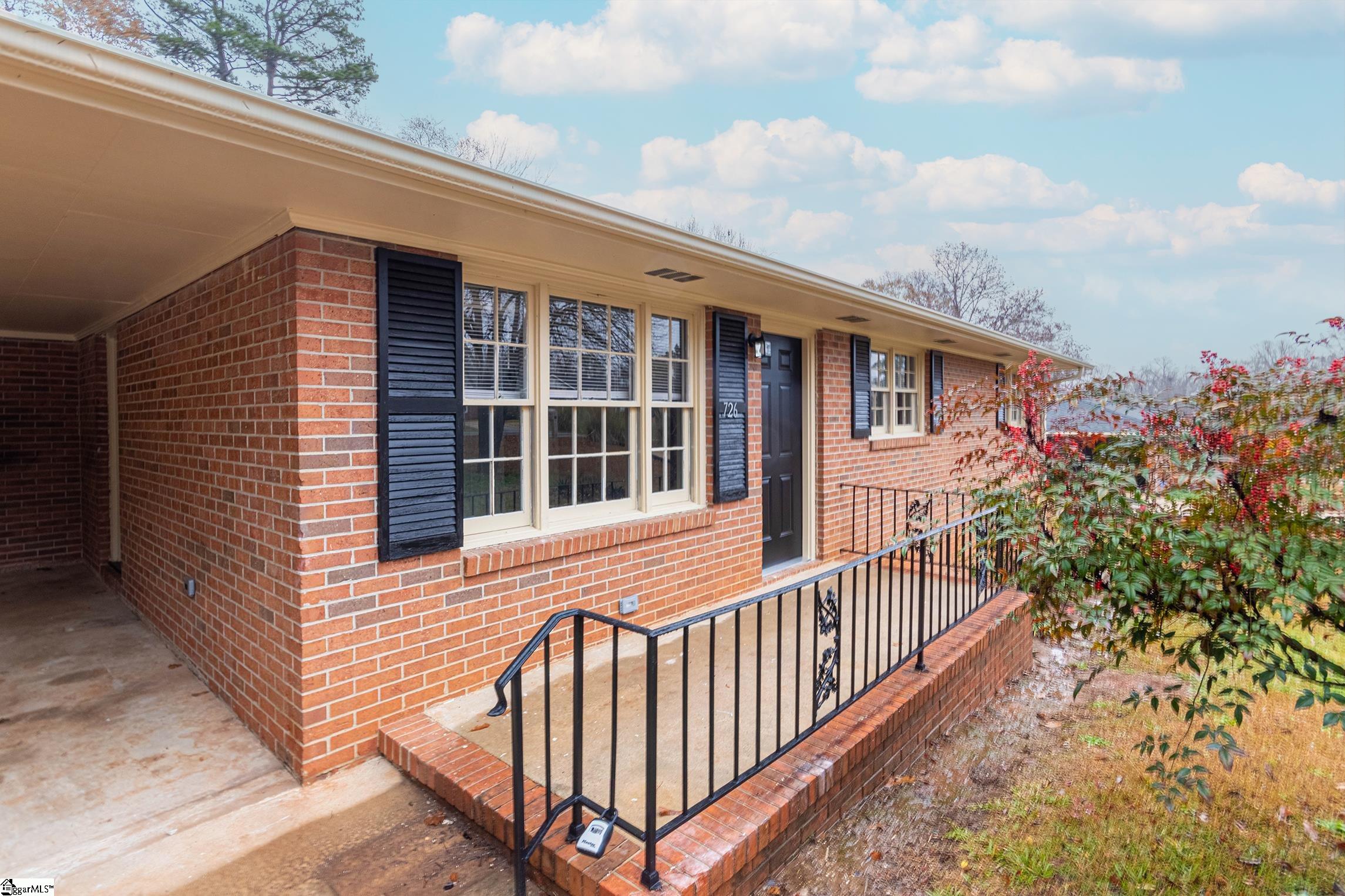 726 Ivy Circle Anderson, SC 29621 - Photo 3 of 20 Gallery Image 3