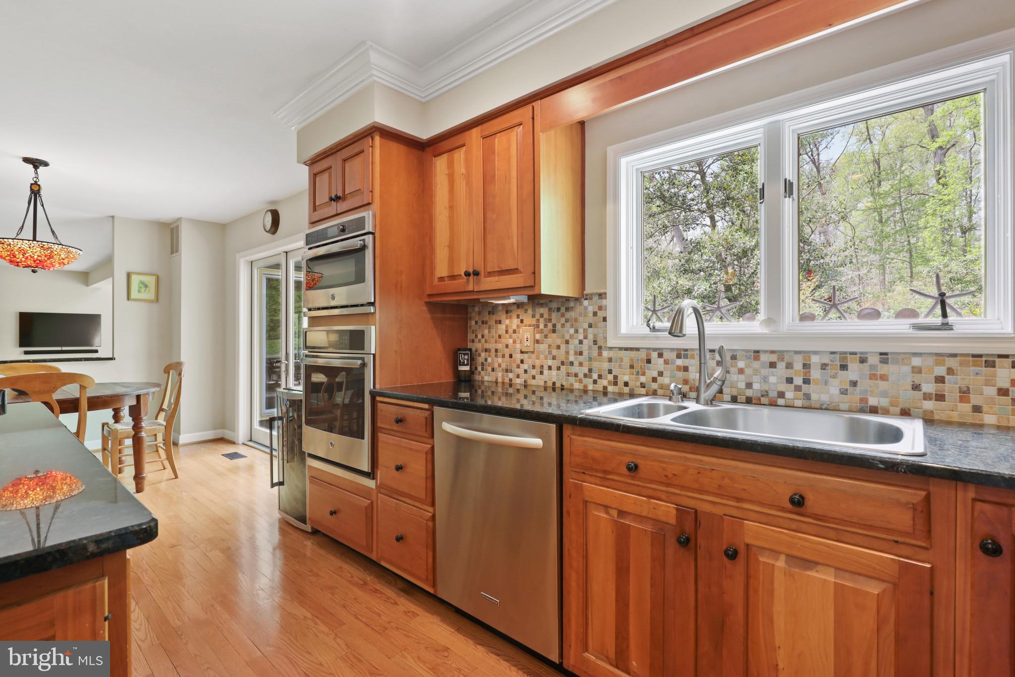 1484 Downham Market Annapolis, MD 21401 - Photo 18 of 80 Updated Cabinets and Appliances