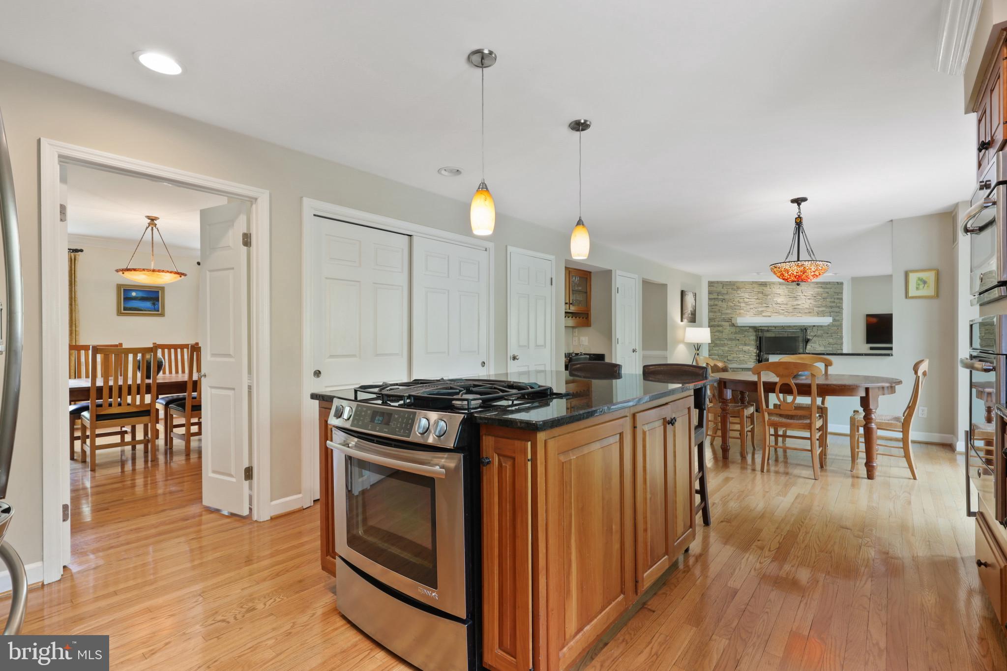 1484 Downham Market Annapolis, MD 21401 - Photo 19 of 80 Large Island w/ Seating