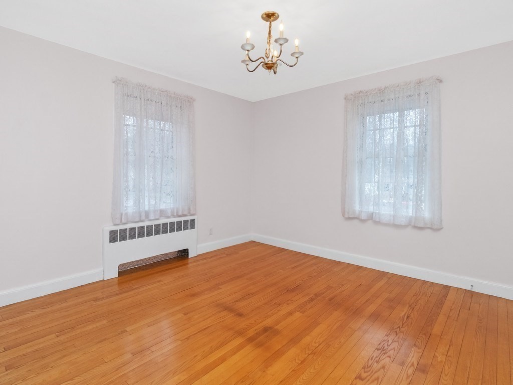 31 Oakledge Road Waltham, MA 02452 - Photo 13 of 38