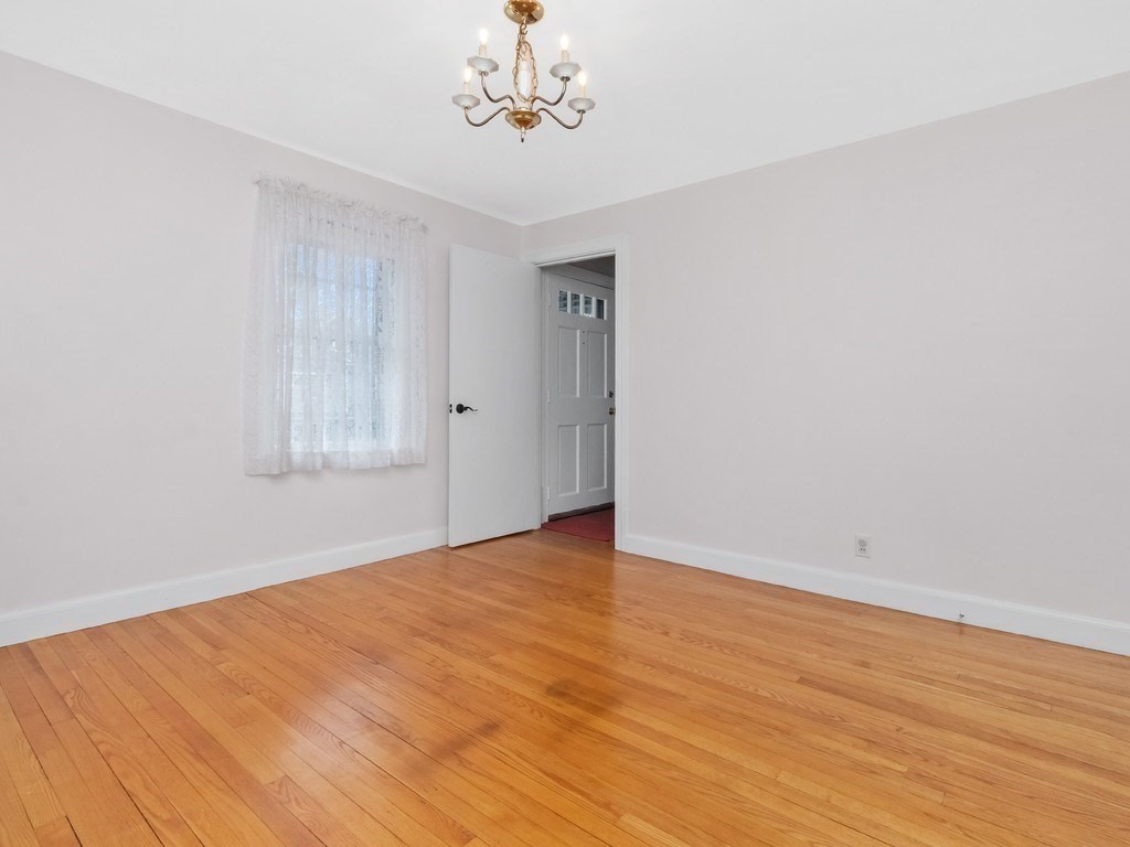 31 Oakledge Road Waltham, MA 02452 - Photo 14 of 38