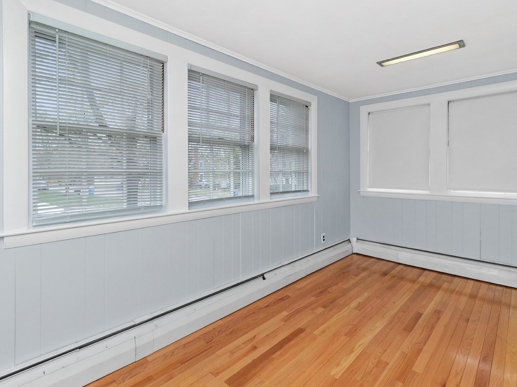 31 Oakledge Road Waltham, MA 02452 - Photo 16 of 38