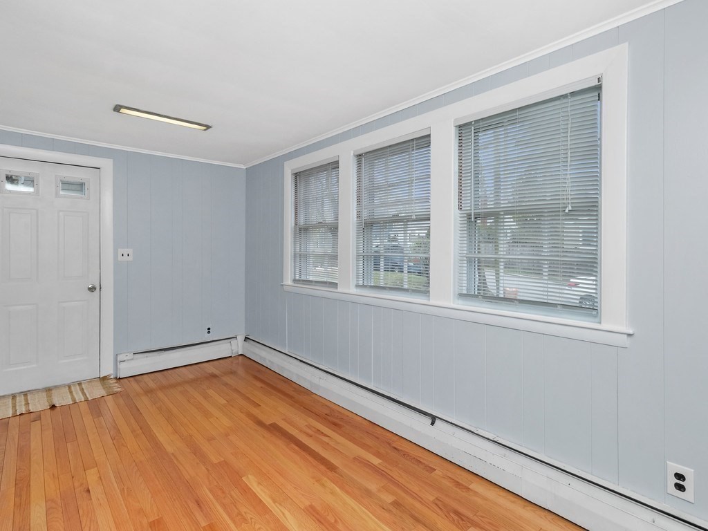 31 Oakledge Road Waltham, MA 02452 - Photo 17 of 38