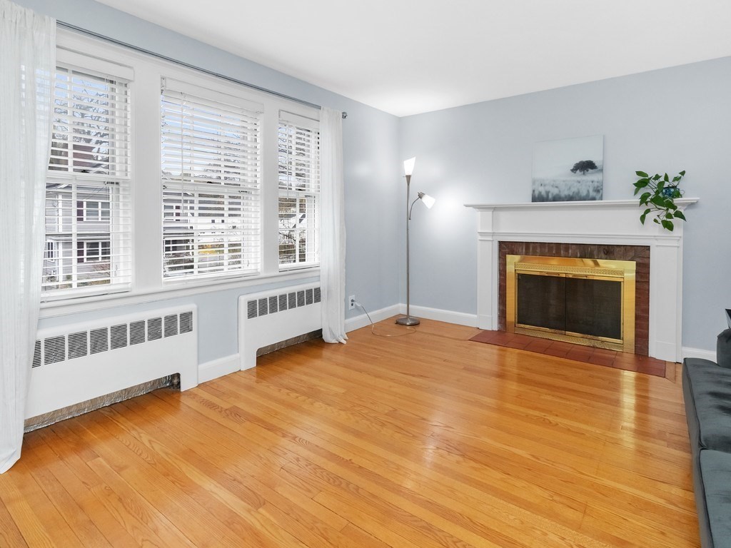 31 Oakledge Road Waltham, MA 02452 - Photo 7 of 38