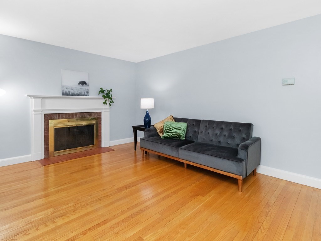 31 Oakledge Road Waltham, MA 02452 - Photo 8 of 38