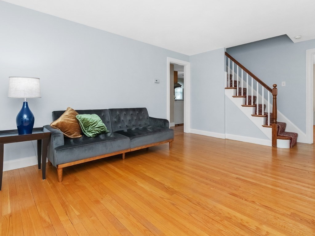 31 Oakledge Road Waltham, MA 02452 - Photo 9 of 38