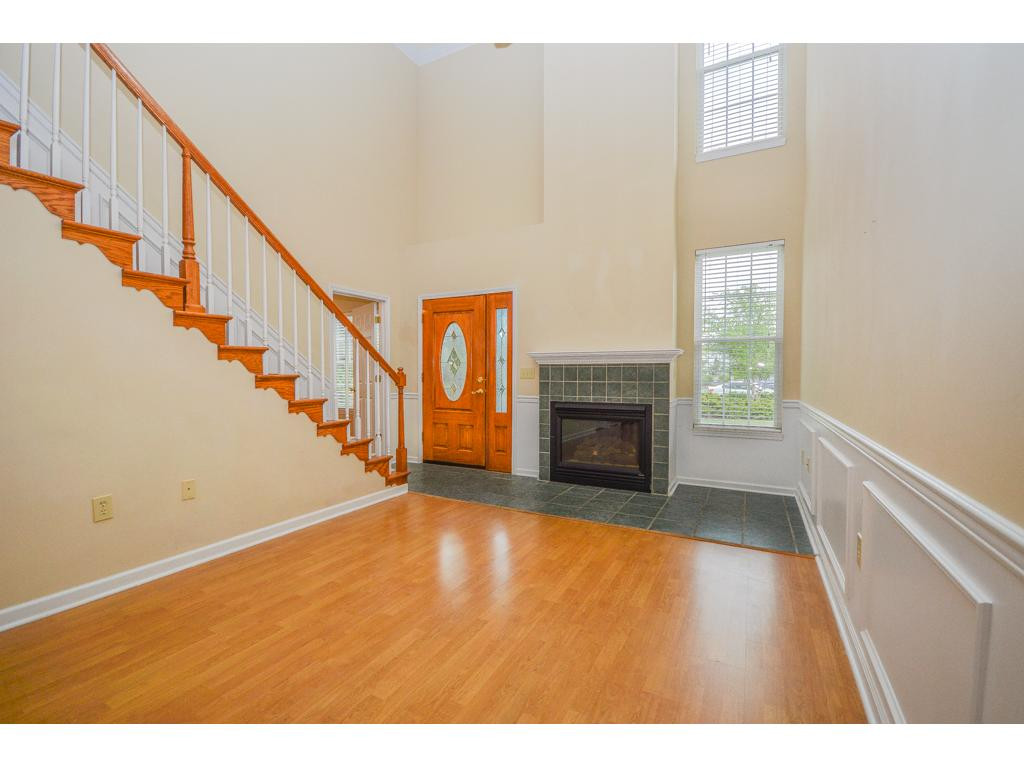 148 East Ravine Road, Unit 148 Kingsport, TN 37660 - Photo 3 of 23 Living Room