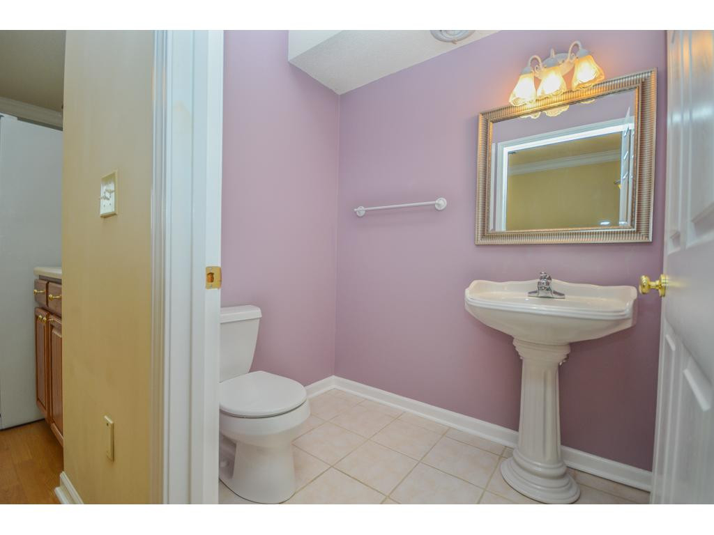 148 East Ravine Road, Unit 148 Kingsport, TN 37660 - Photo 8 of 23 Bathroom 1