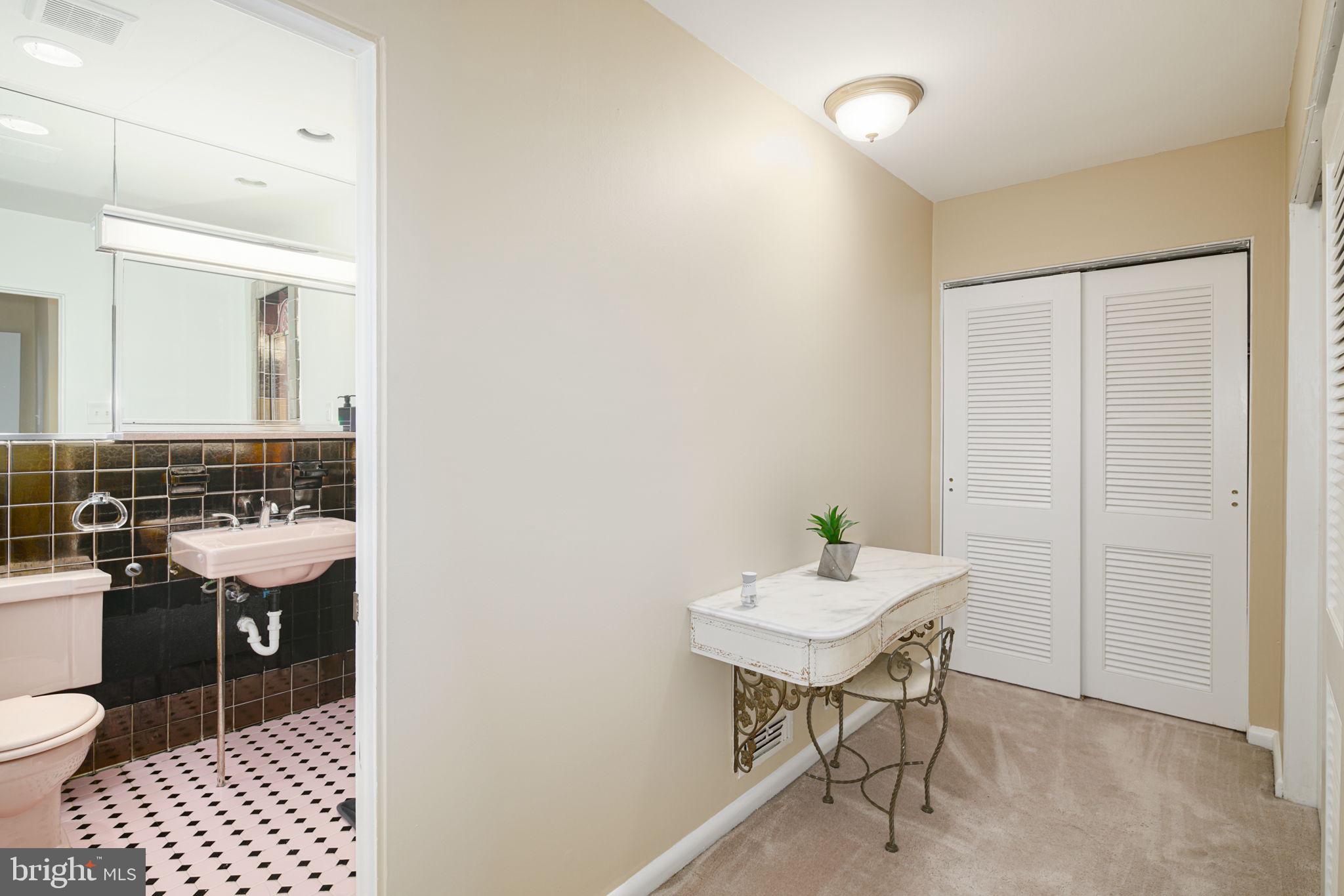 7908 Rolling Green Road Cheltenham, PA 19012 - Photo 25 of 35 Primary Bedroom Dressing Area (Upper Level)