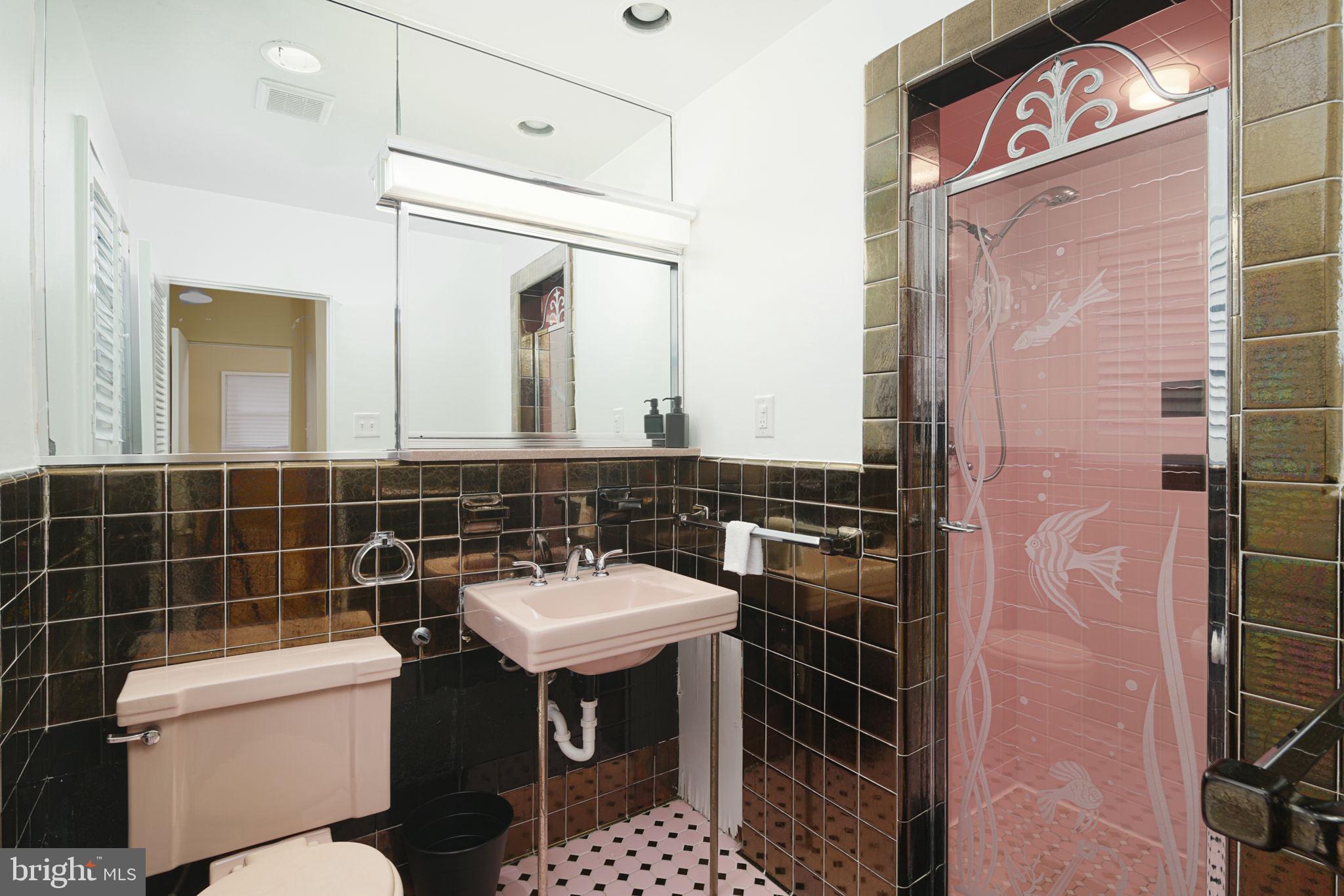 7908 Rolling Green Road Cheltenham, PA 19012 - Photo 26 of 35 Primary Bathroom (Upper Level)