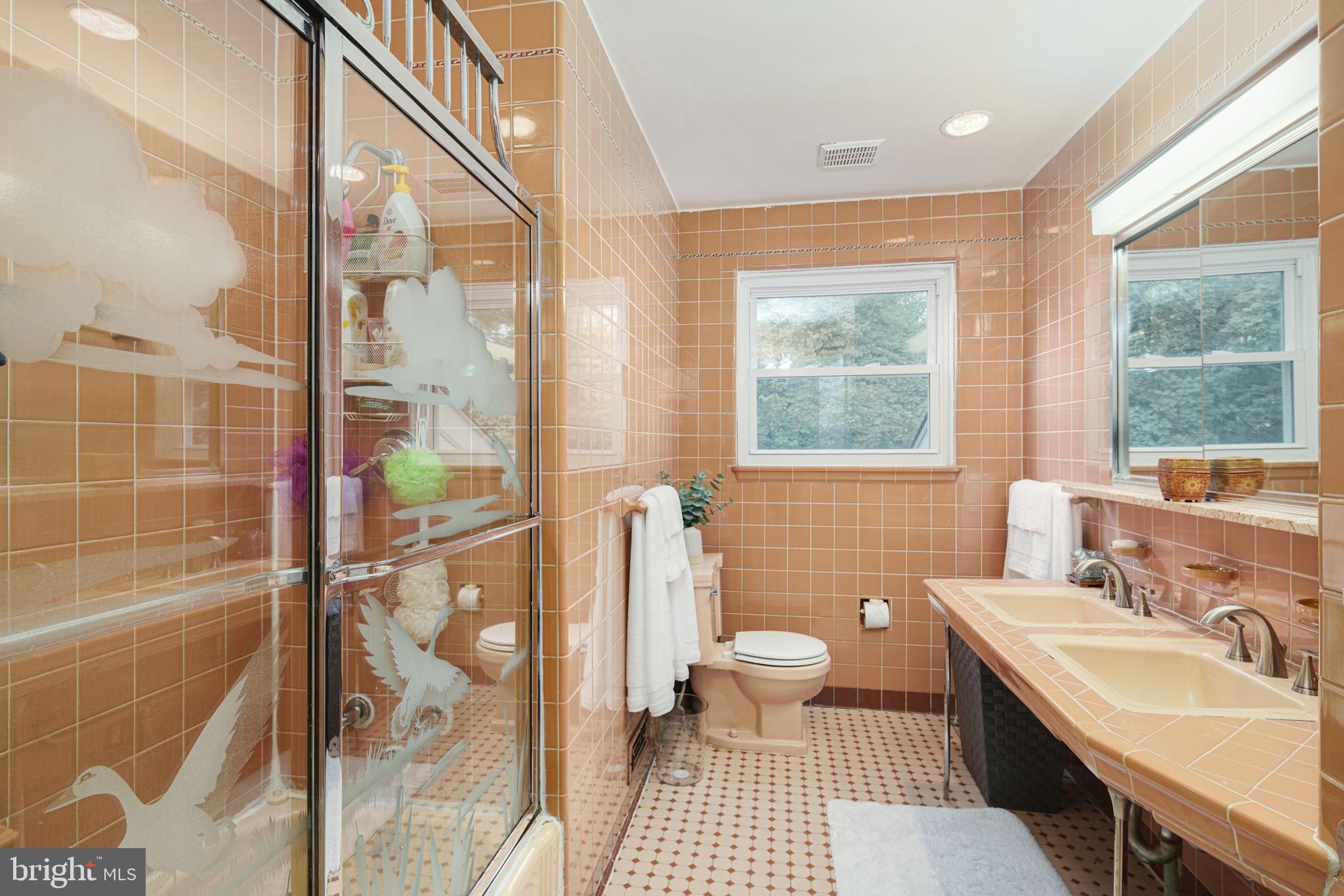 7908 Rolling Green Road Cheltenham, PA 19012 - Photo 29 of 35 Full Hall Bath (Upper Level)