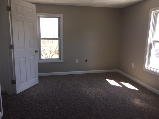 301 Laten Knight Road Cranston, RI 02921 - Photo 9 of 16
