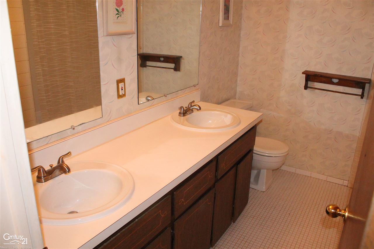 15163 Raphael Terrace Warren, MI 48088 - Photo 7 of 12