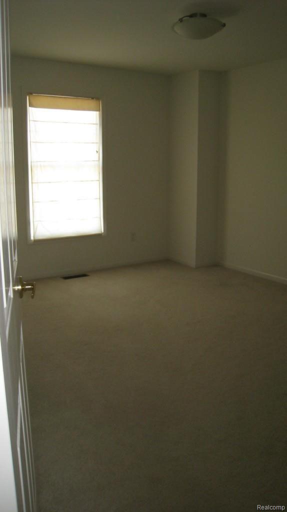 756 Enchantment Drive Rochester, MI 48307 - Photo 17 of 21 17 bed rm1.jpg