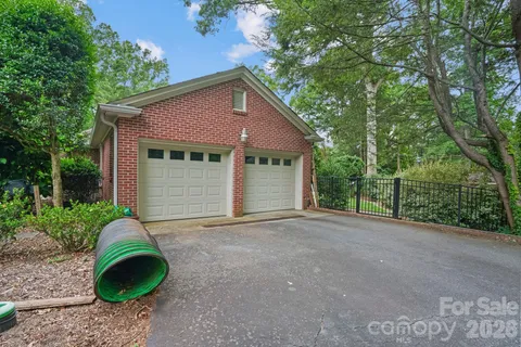 $634,900 | 560 11th Ave Circle Northwest, Hickory, NC 28601