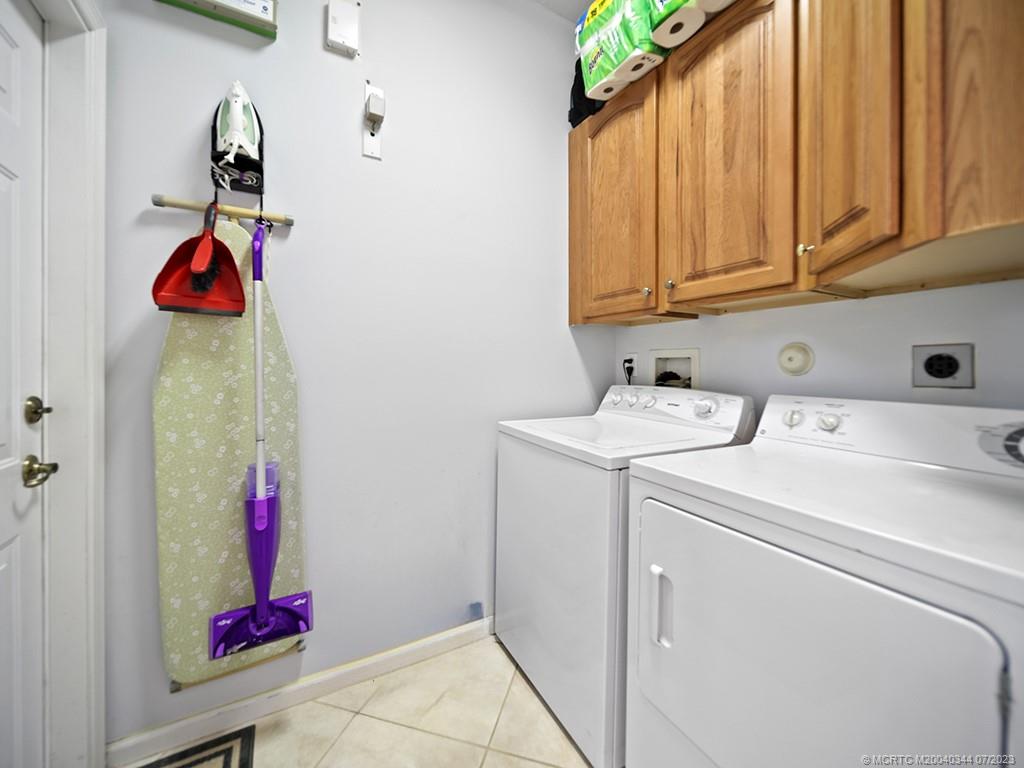 1136 Southeast Westminster Place Stuart, FL 34997 - Photo 27 of 36 a utility room with dryer and washer