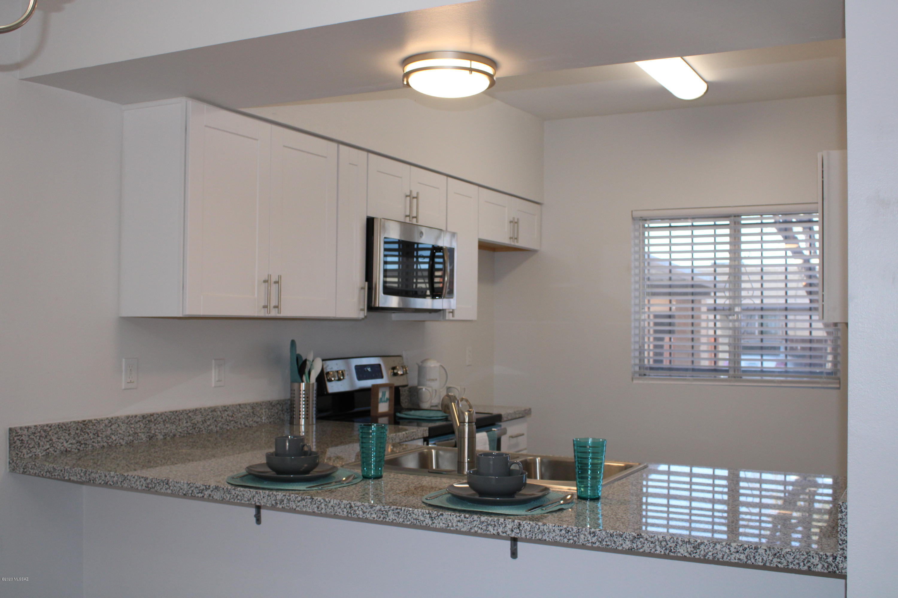 918 South Pantano Road Tucson, AZ 85710 - Photo 2 of 16 Gallery Image 2