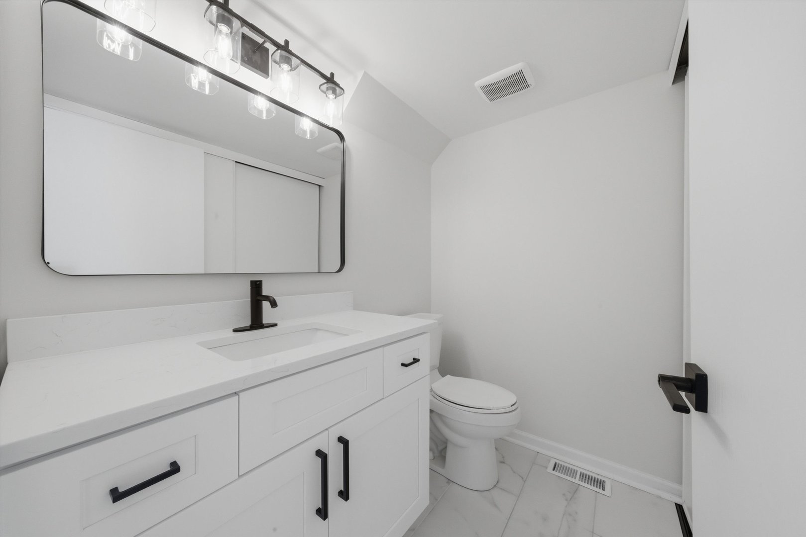 4465 Morton Road Hanover Park, IL 60133 - Photo 11 of 28