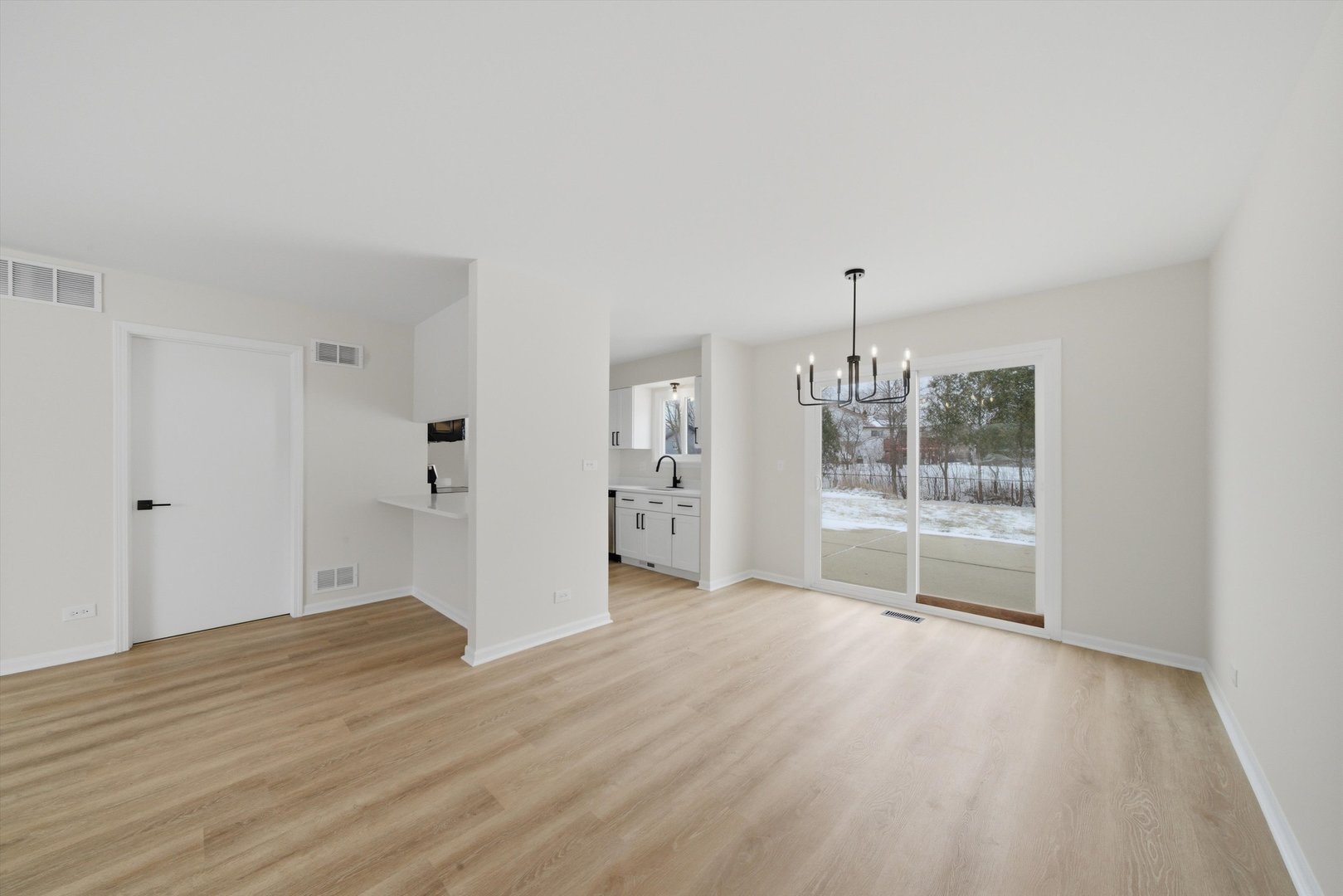 4465 Morton Road Hanover Park, IL 60133 - Photo 4 of 28