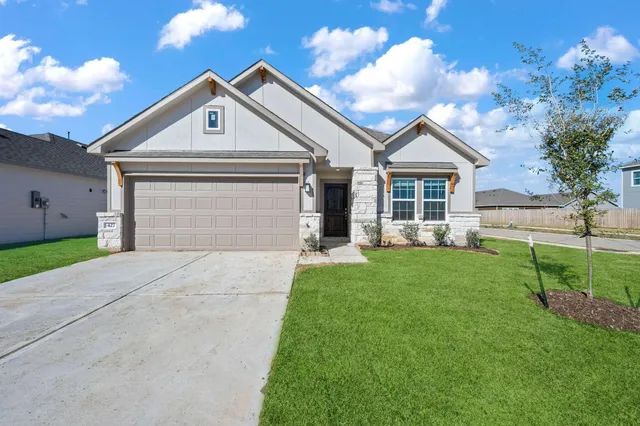 $329,888 | 422 Magnetic Hill Drive, Crosby, TX 77532