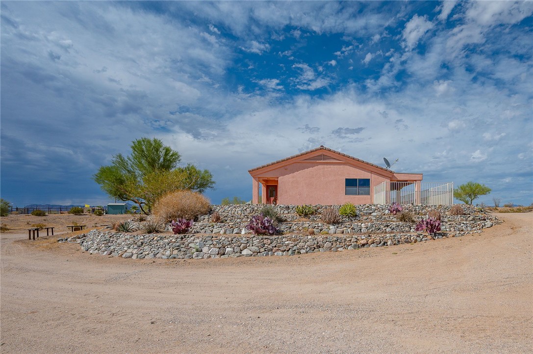 16876 Lawton Road Yucca, AZ 86438 - Photo 29 of 41