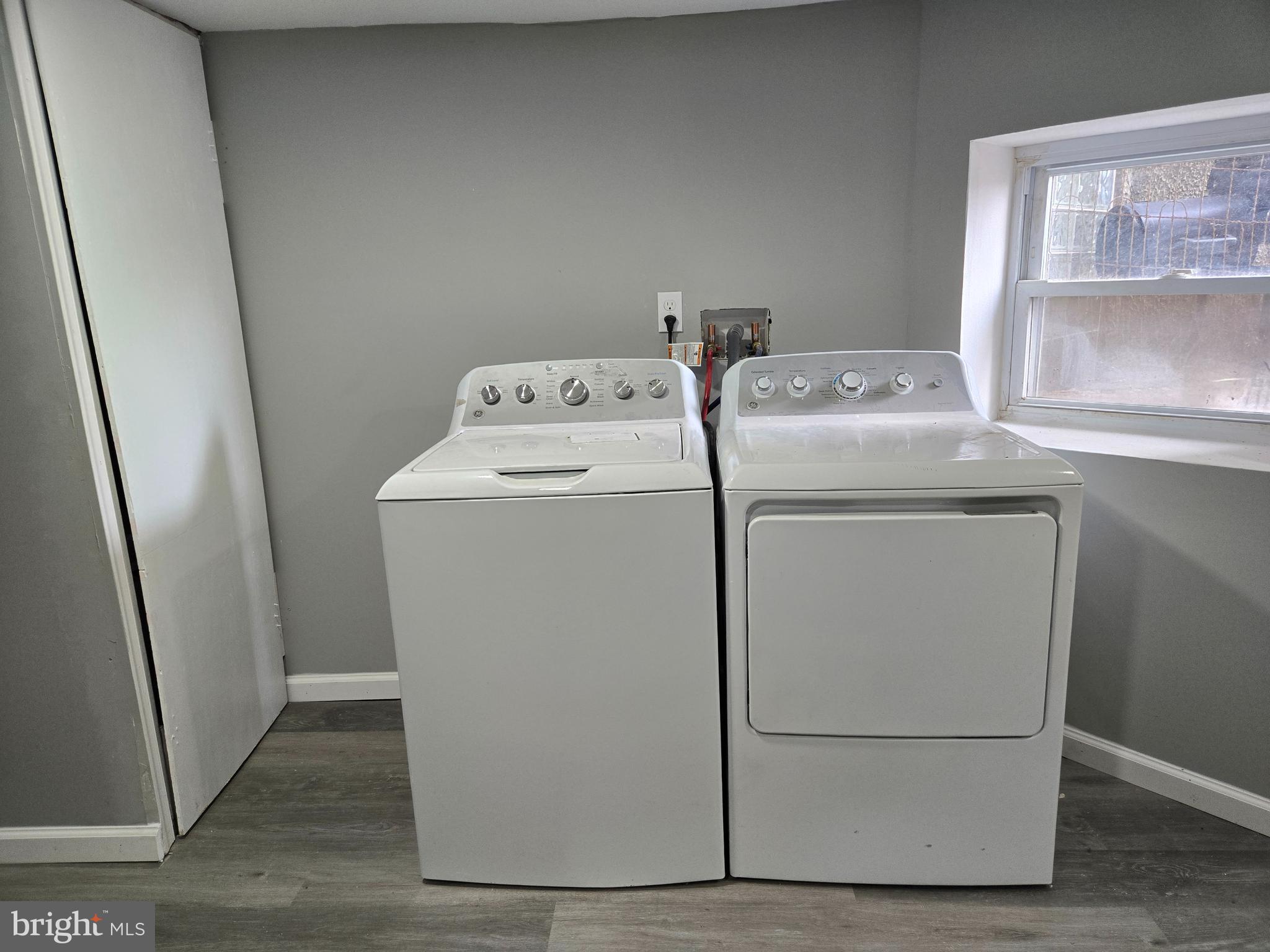 2811 East Preston Street Baltimore, MD 21213 - Photo 25 of 28 a utility room with dryer and washer