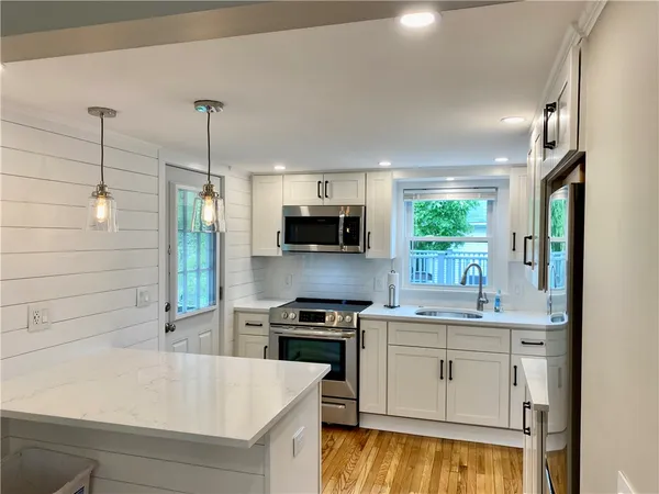 $2,800 | 5 Simmons Street, Unit 2, Newport, RI 02840