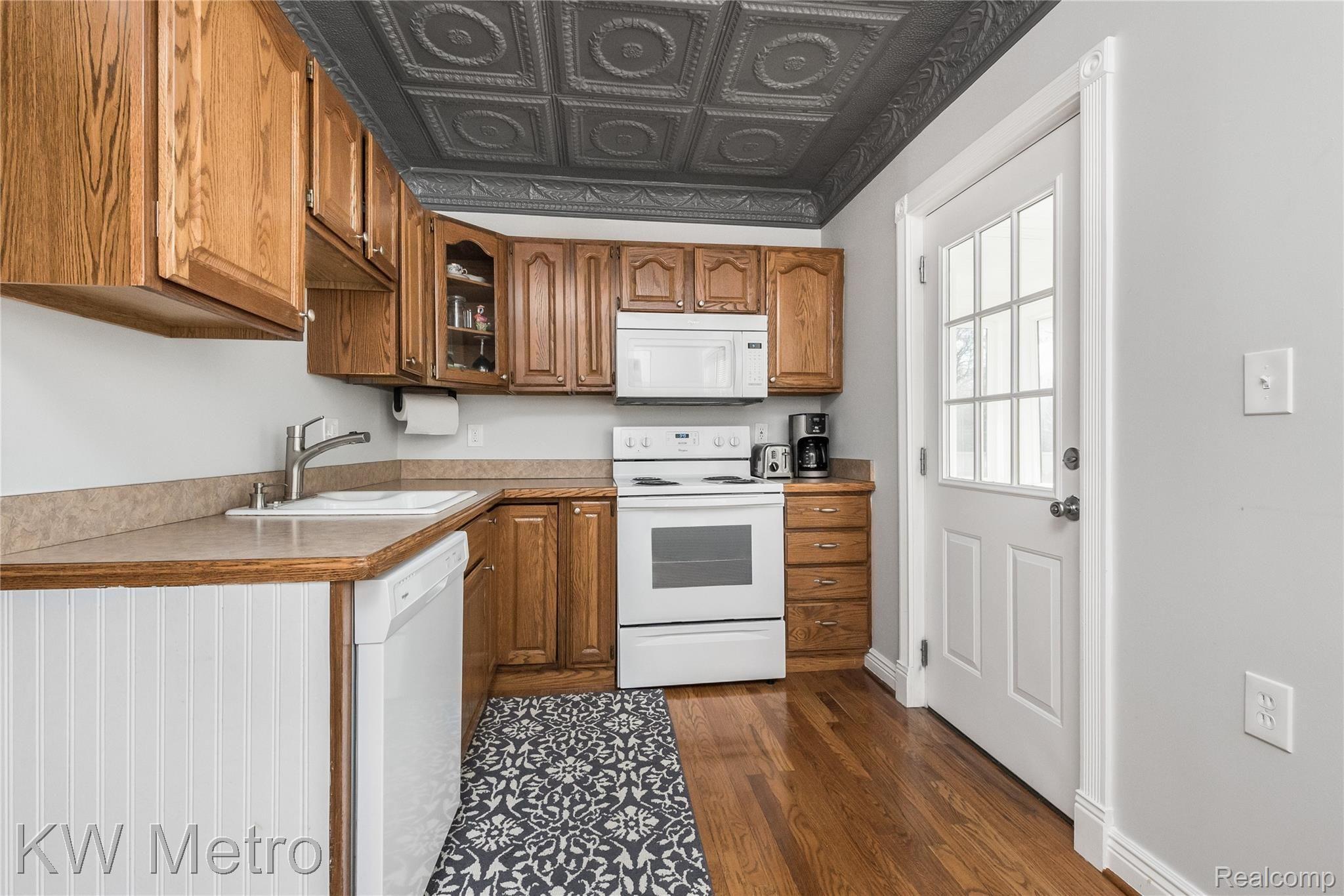 2014 Crooks Road Royal Oak, MI 48073 - Photo 10 of 22 DSC_7862.jpg