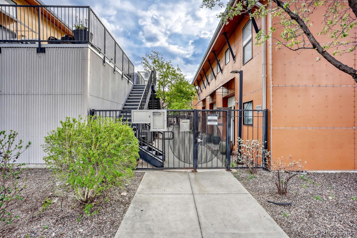 3295 Blake Street, Unit 202 Denver, CO 80205 - Photo 2 of 39 a backyard of a house with lots of green space
