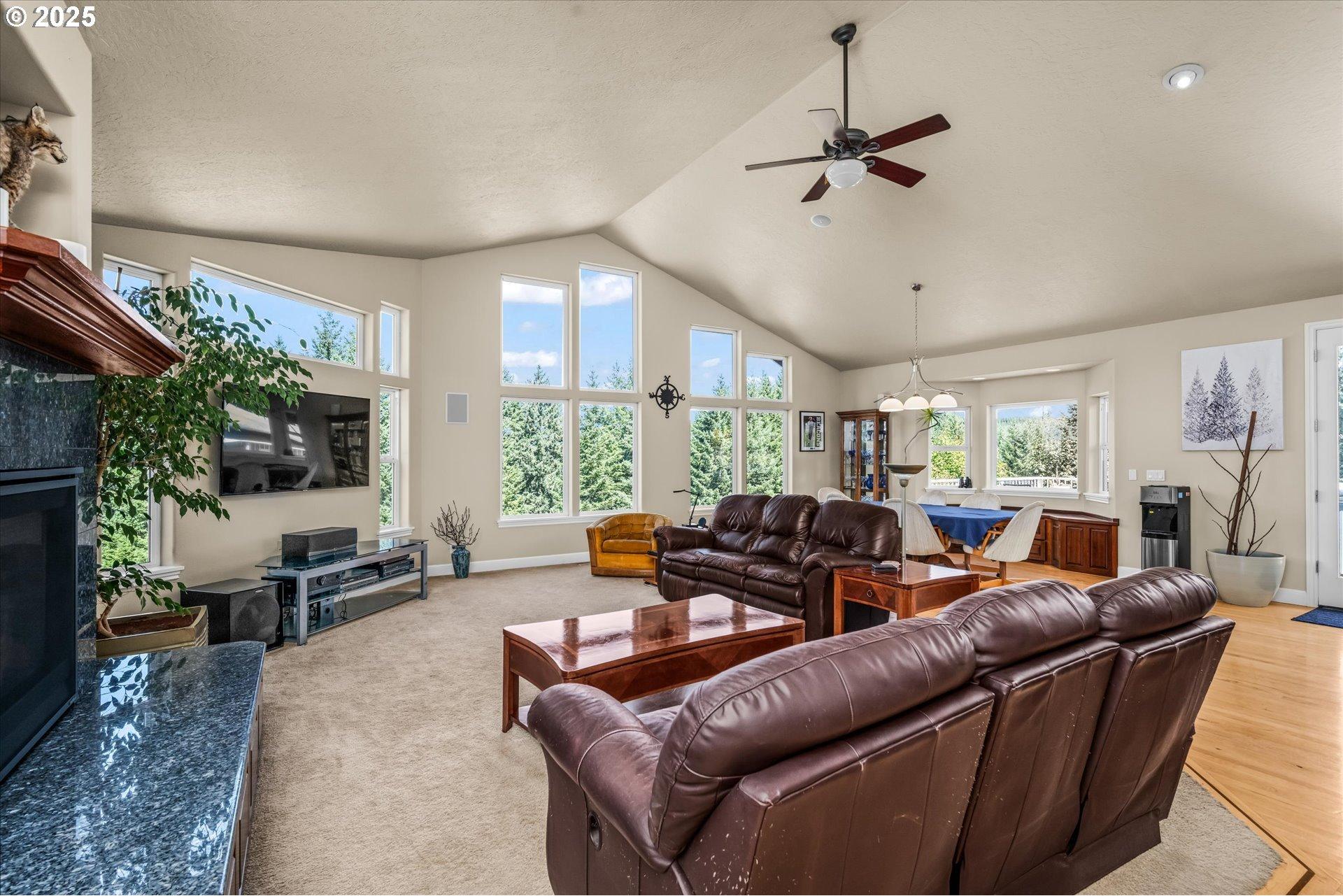 27067 Pickens Road Eugene, OR 97402 - Photo 6 of 47 Gallery Image 6