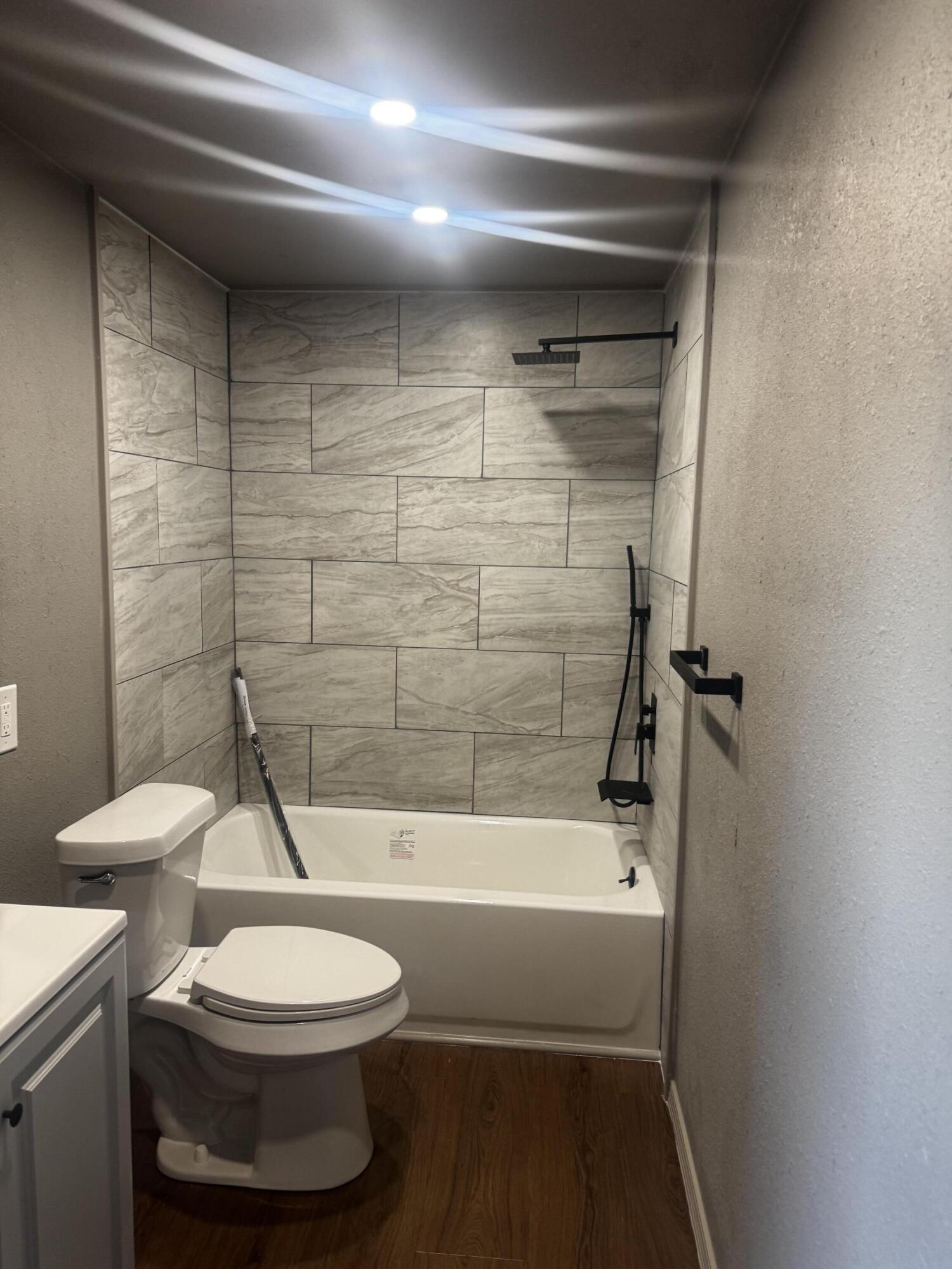 1128 Alaska Road Levelland, TX 79336 - Photo 13 of 20 a bathroom with a toilet and a bath tub
