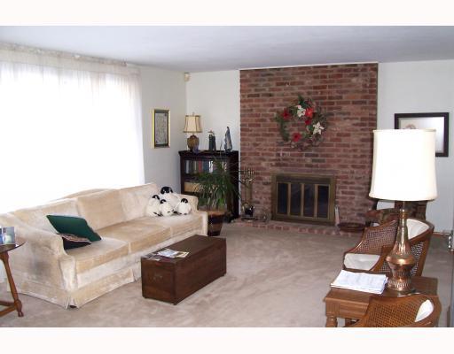229 Shafer Road Coraopolis, PA 15108 - Photo 2 of 8 Living Room.