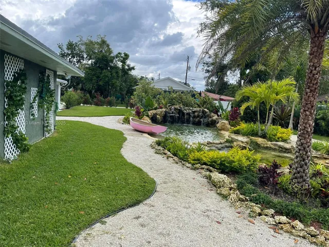 a view of an outdoor space